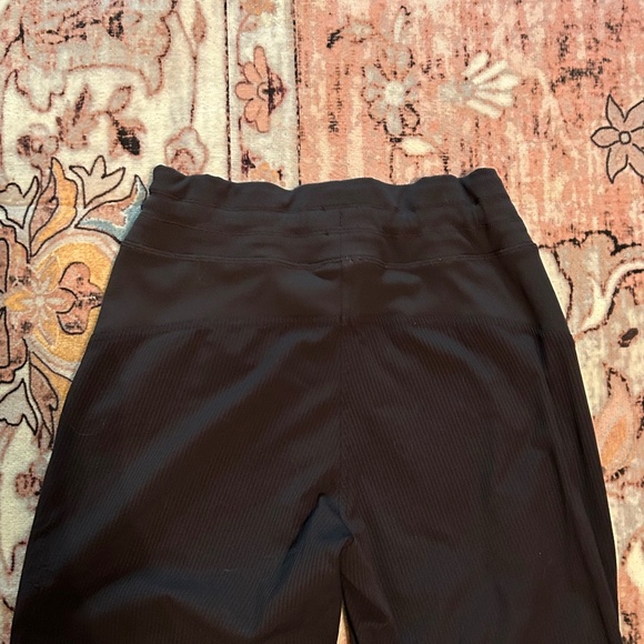 Lululemon Dance Studio Mid-Rise Jogger, Black Night, Size 4 - Picture 6 of 6